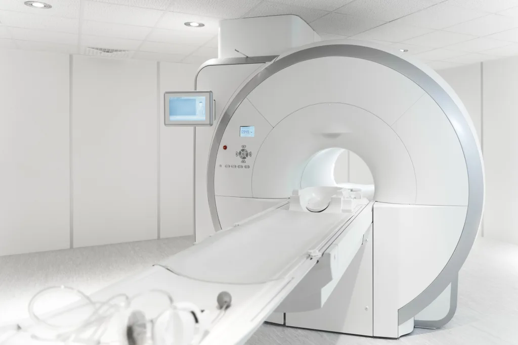 high-angle-ct-scan-machine-room-min Resonancia magnética